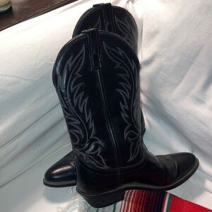Elegant Black Embroidered women's cowboy boots